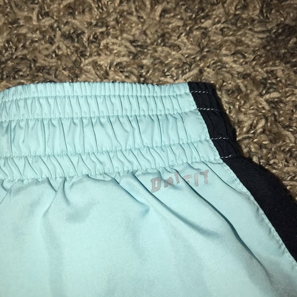 Nike Shorts - Picture 5 of 6